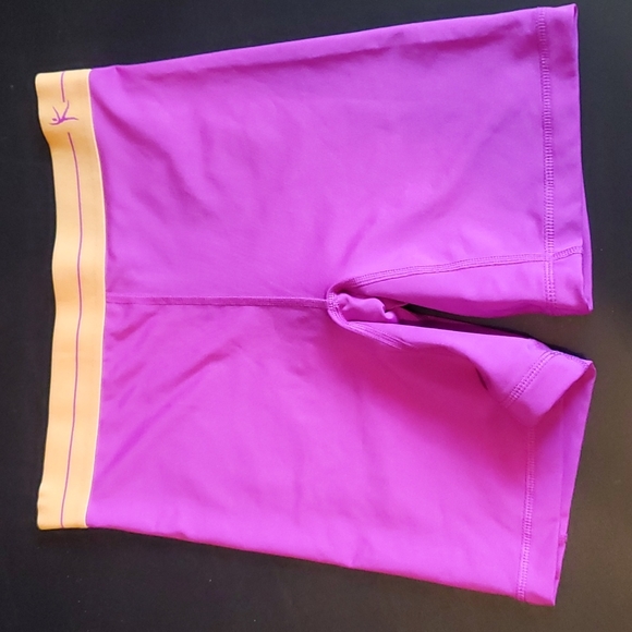 Short Danskin Fille - Taille M - Rose - Occasion Très Bon état